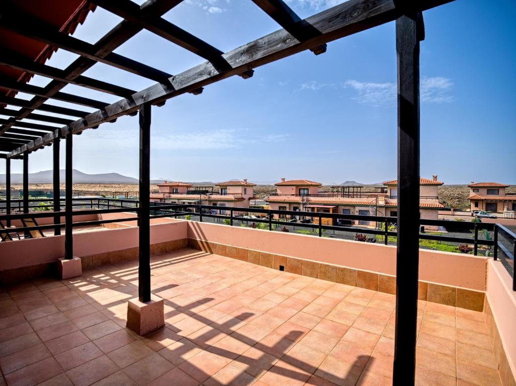 A balcony or terrace at Villa Origo Mare 1236 in Majanicho