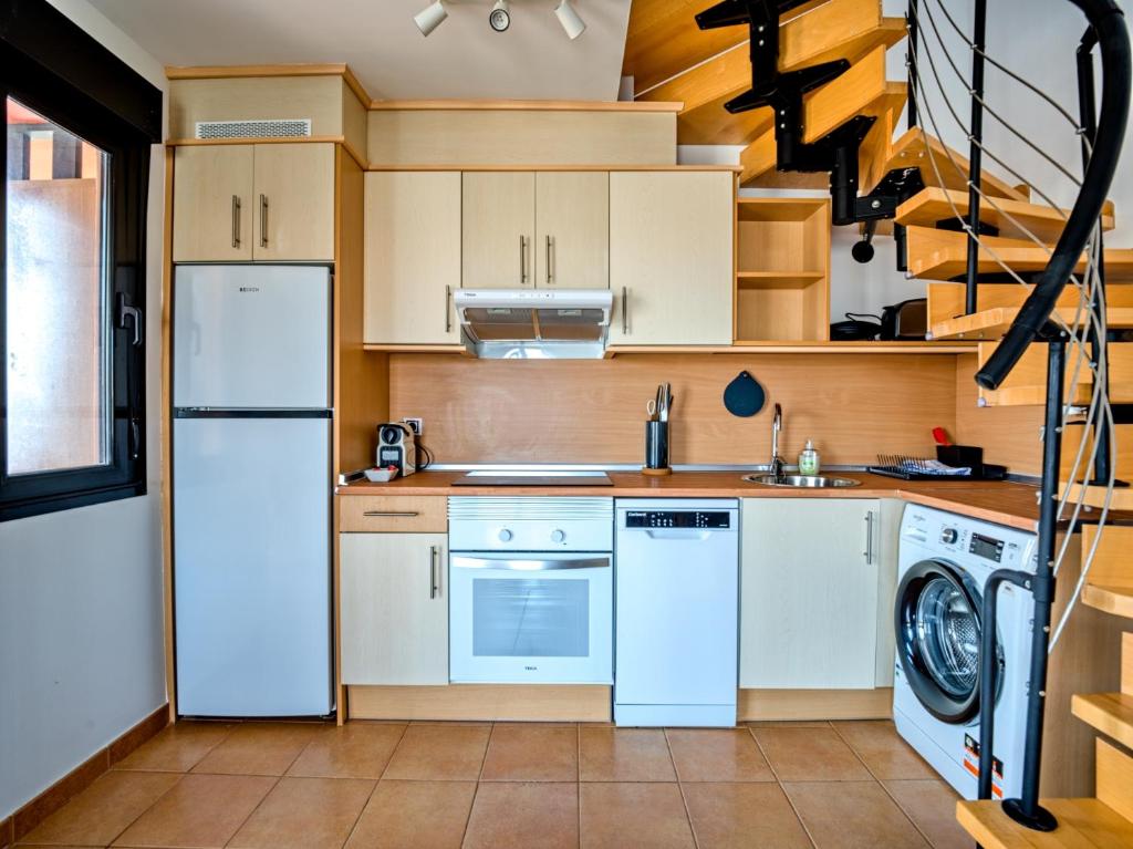 A kitchen or kitchenette at Villa Origo Mare 1236 in Majanicho