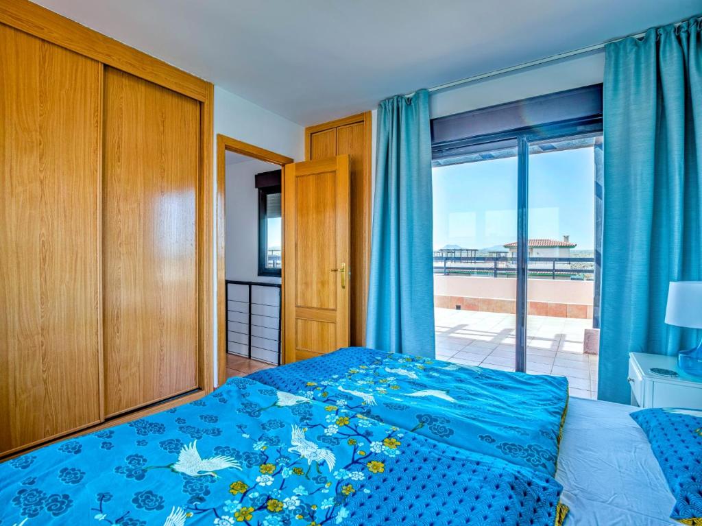 A bed or beds in a room at Villa Origo Mare 1236 in Majanicho
