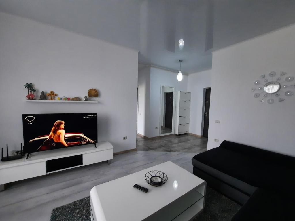 Un televizor și/sau centru de divertisment la Mamaia Apartament Bucurie & Liniste