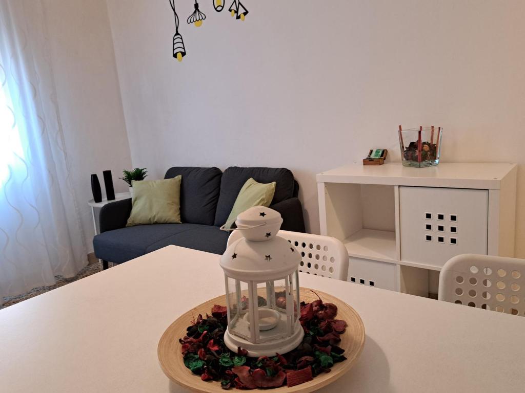 een woonkamer met een tafel met een lantaarn erop bij Bolognamania Apartments-Smart in Bologna