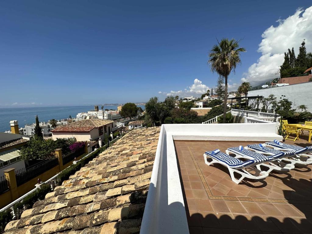 Zdjęcie z galerii obiektu Villa Zebra sea view beach across the street w mieście Benalmádena