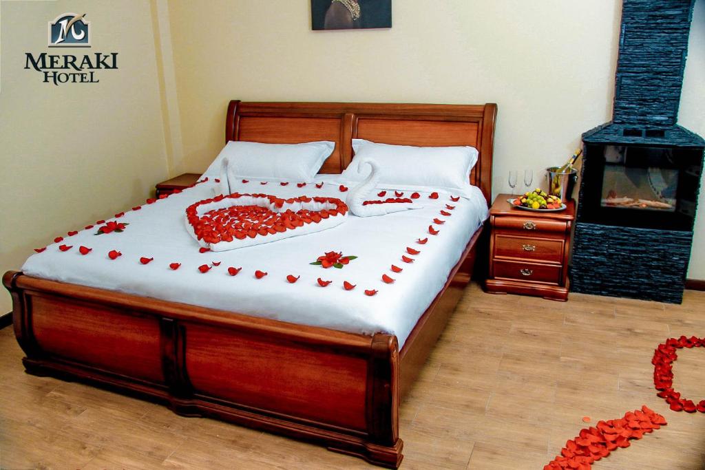 Postel nebo postele na pokoji v ubytování Meraki Hotel