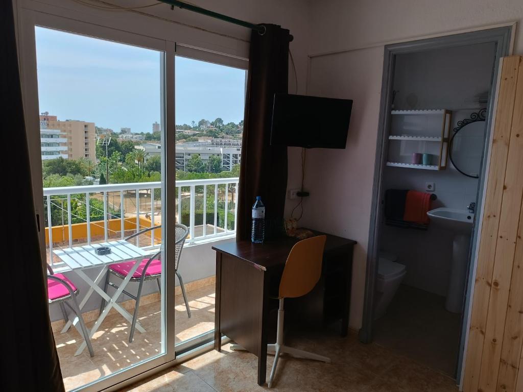 Hostales o pensiones Hostal Bélgica en Palmanova, Mallorca