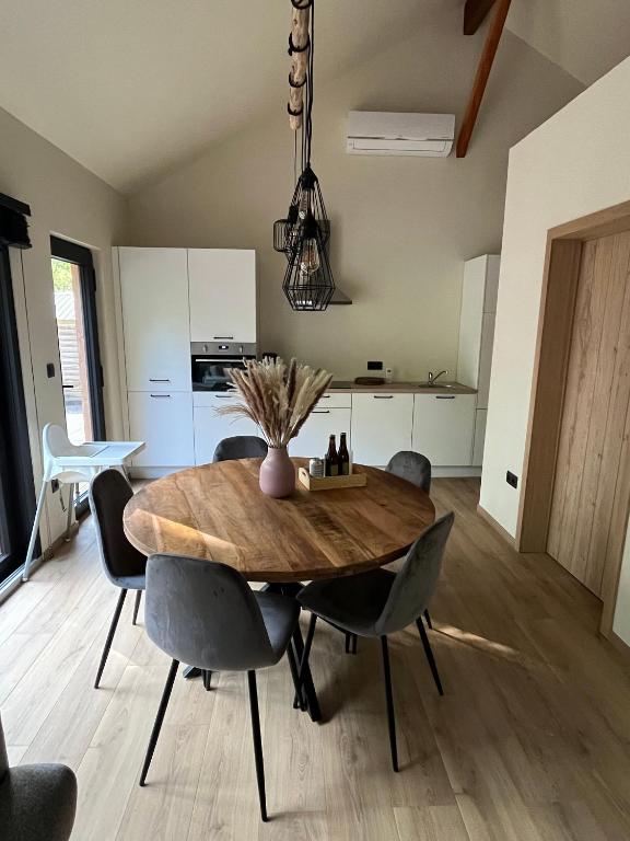 Fotografie z fotogalerie ubytování Chalet Liquidambar v destinaci Zutendaal