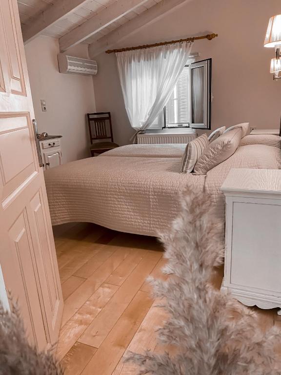 Postel nebo postele na pokoji v ubytování Kaloudis Studios & Apartments