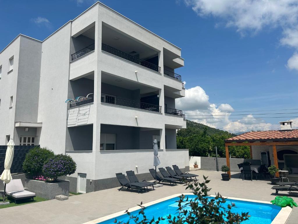 Πισίνα στο ή κοντά στο Villa Apartments AA 1