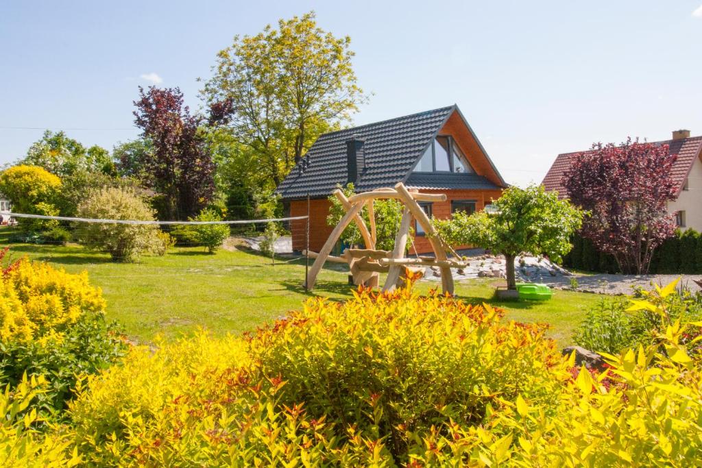 a garden with a playground in front of a house at Zielony Zakątek in Uherce Mineralne (7)