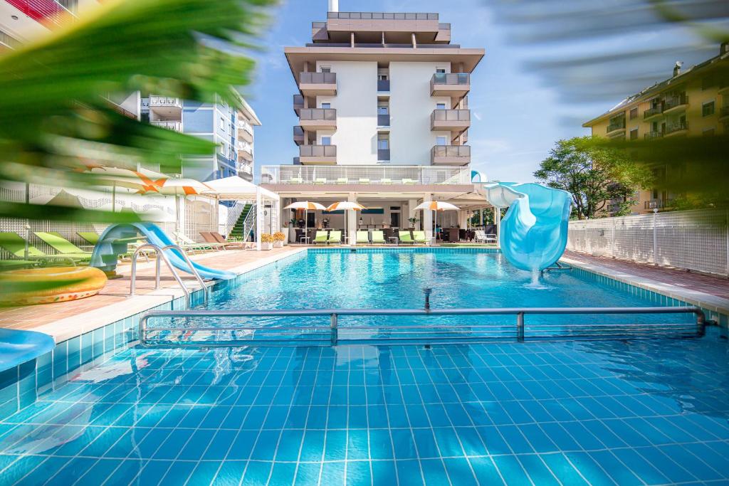 Bazén v ubytování Hotel Alexander nebo v jeho okolí