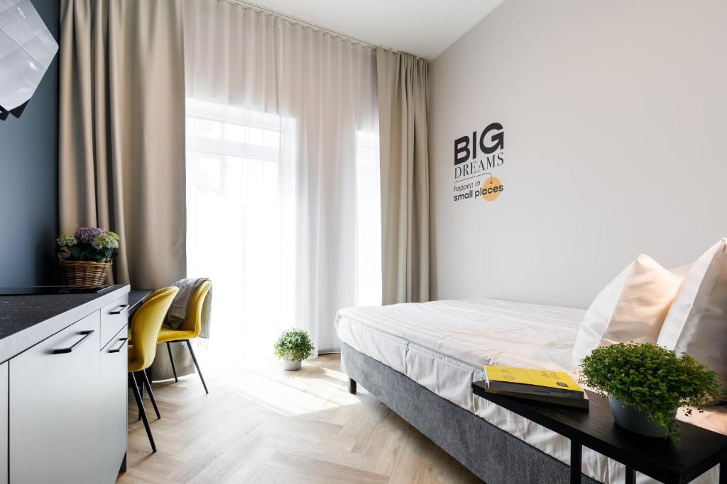 Postel nebo postele na pokoji v ubytování Rare Apartments - Self Check-In Miniapartments