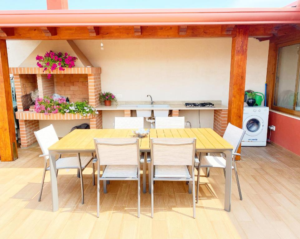 A balcony or terrace at La Casa Di Rosa