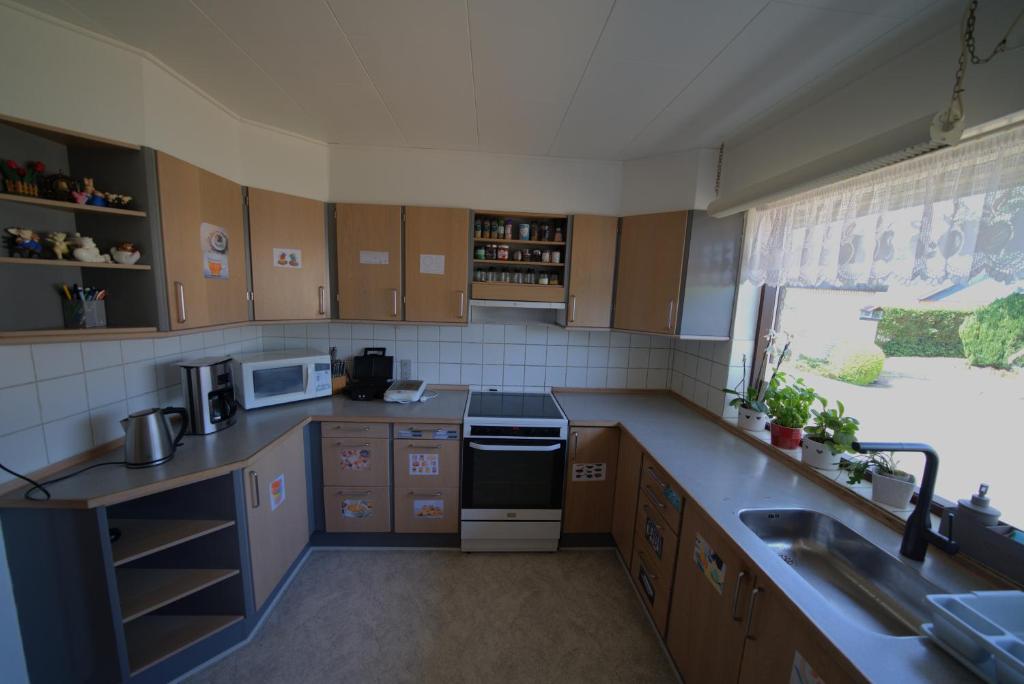 Cuina o zona de cuina de HvideHus Aunslev