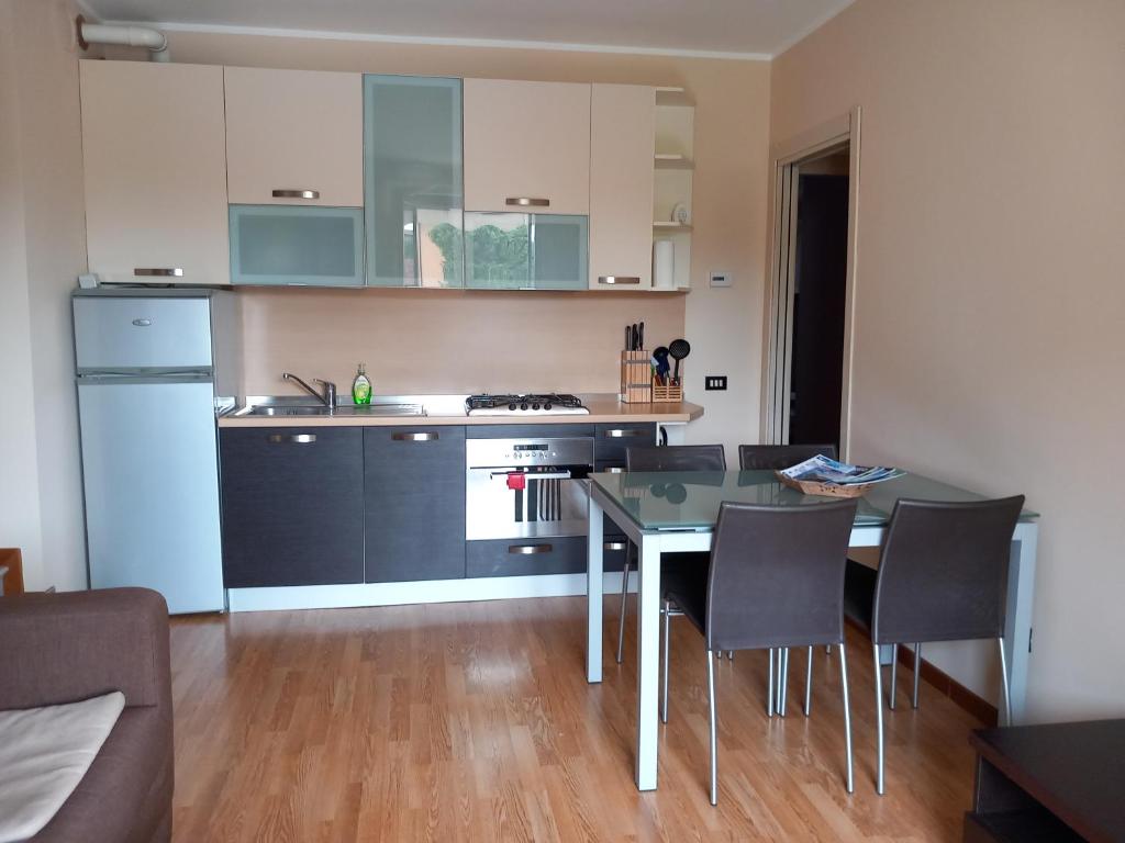 Kuchyňa alebo kuchynka v ubytovaní Casa Clusane d'Iseo 2 passi dal lago