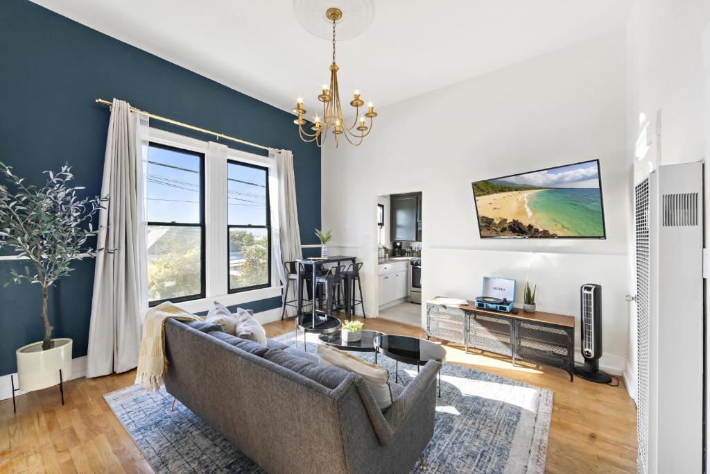 Logan Heights Loft Unit 3 2 Bed Loft Close to Downtown and Gaslamp