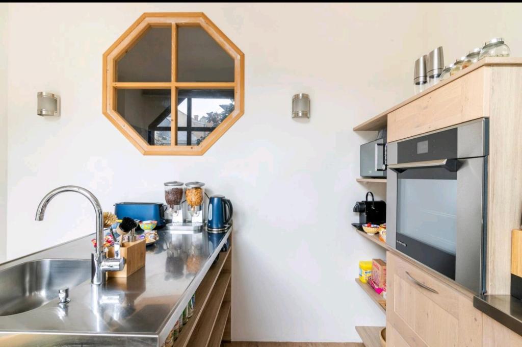 Kuchyňa alebo kuchynka v ubytovaní Appartement luxe "La providence" , plein centre