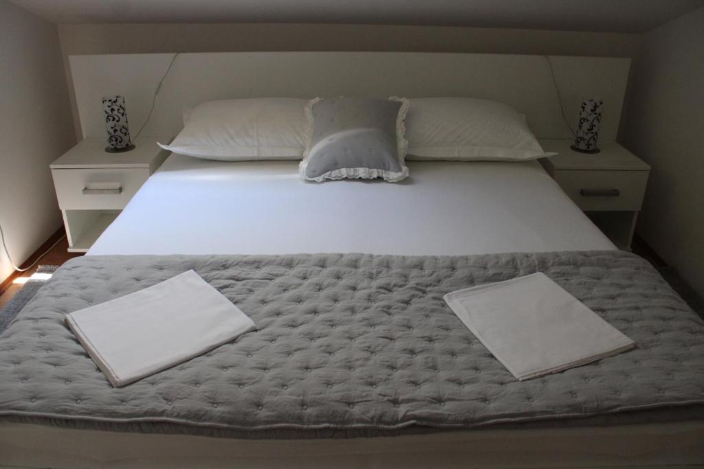 Postel nebo postele na pokoji v ubytování Apartments & Rooms Anita