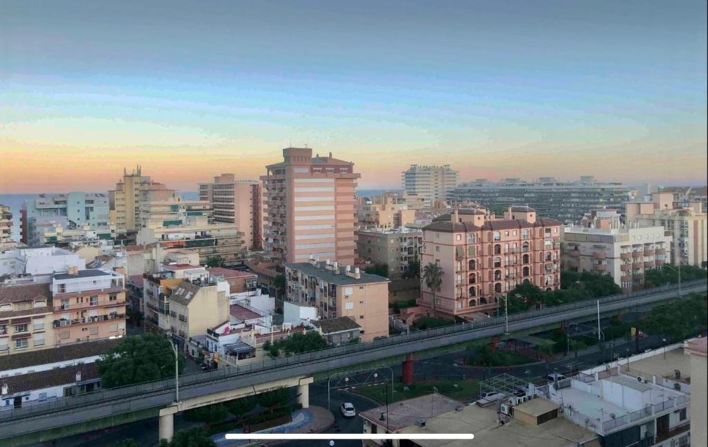 Nespecifikovaný výhled na destinaci Fuengirola nebo výhled na město při pohledu z apartmánu