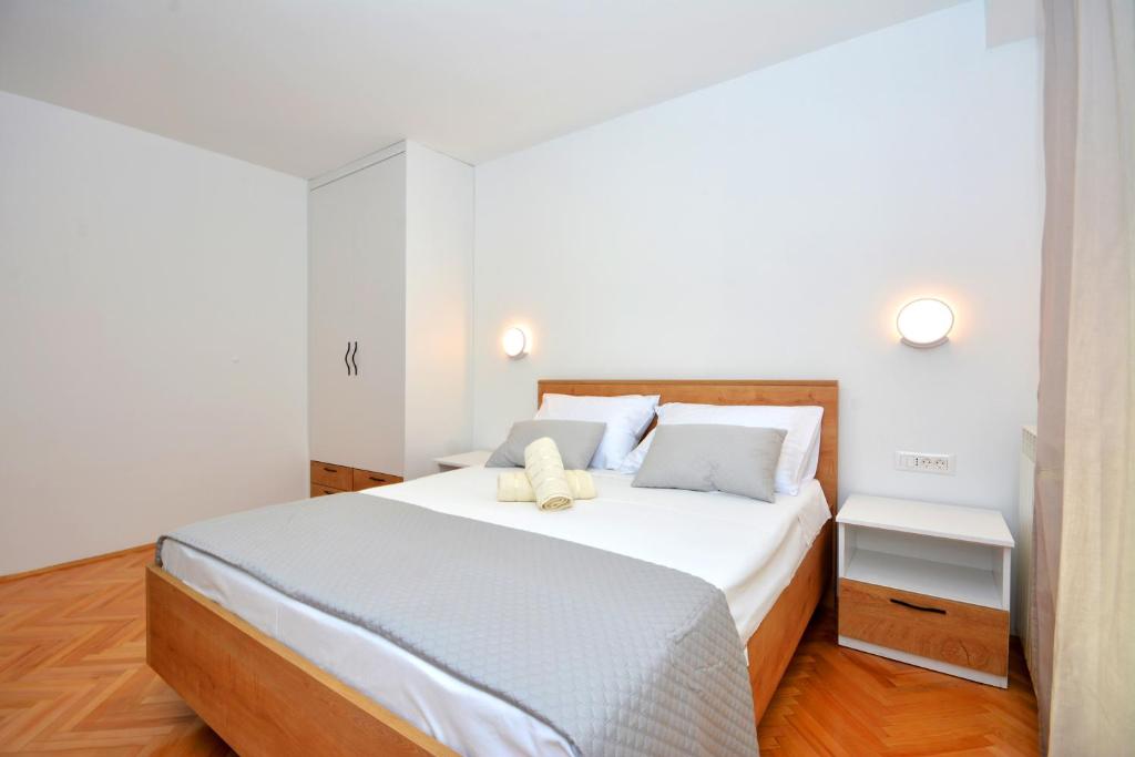 Posteľ alebo postele v izbe v ubytovaní Apartments Radeljić