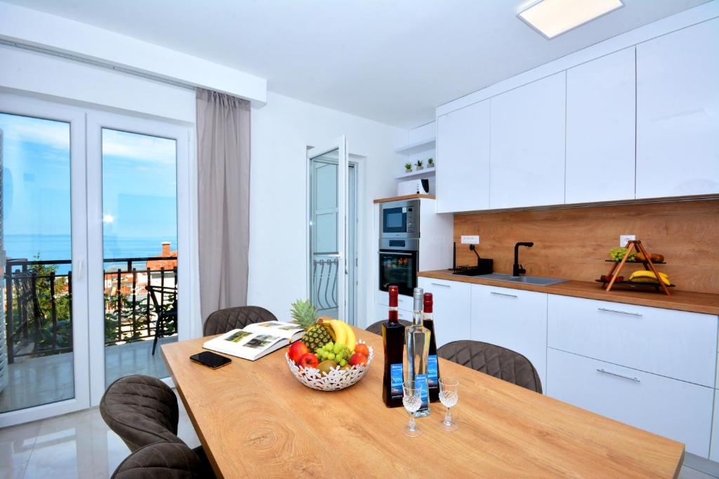 Kuchyňa alebo kuchynka v ubytovaní Apartments Radeljić
