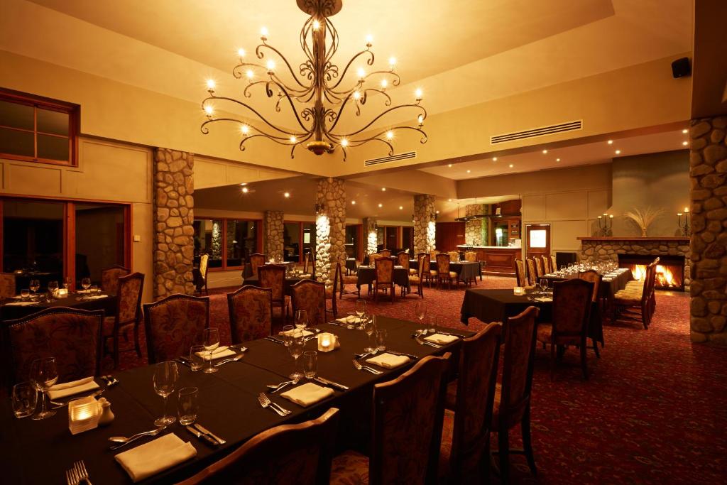 Restaurace v ubytování Fable Terrace Downs Resort by MGallery