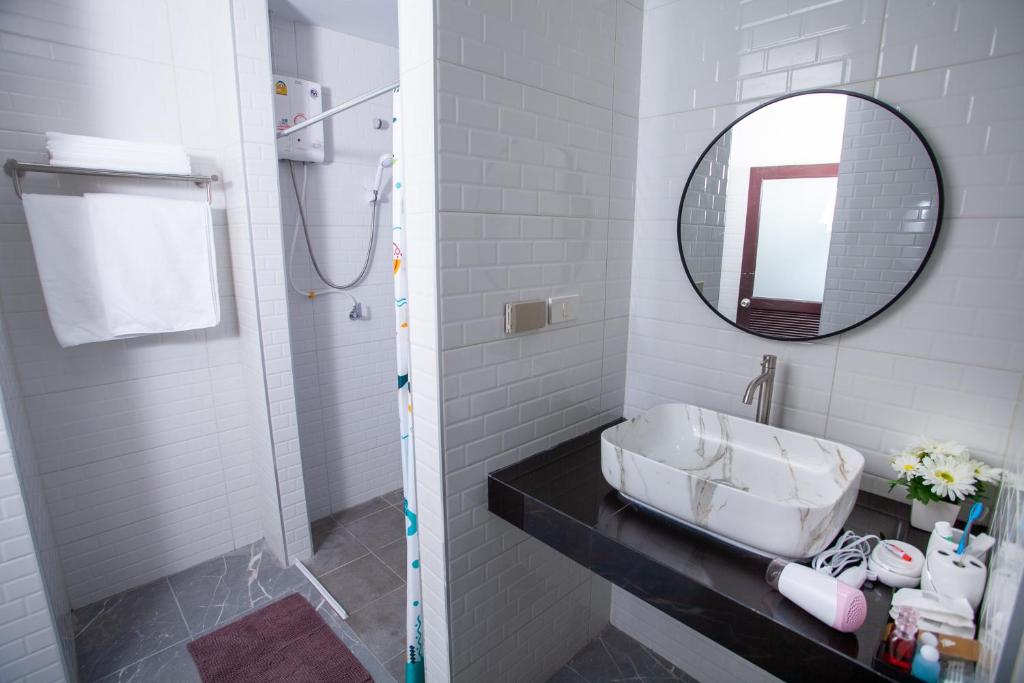 The Brown Boutique Patong - 9