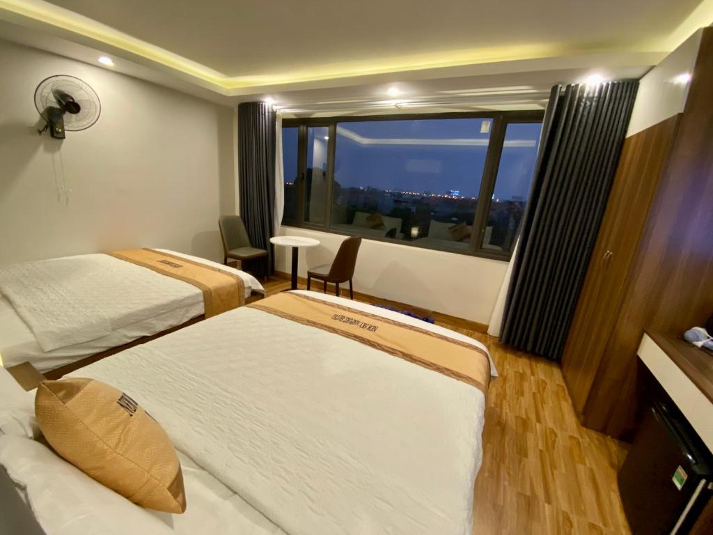 Postel nebo postele na pokoji v ubytování NEW SKY AIRPORT HOTEL NỘI BÀI