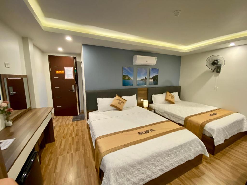 Postel nebo postele na pokoji v ubytování NEW SKY AIRPORT HOTEL NỘI BÀI