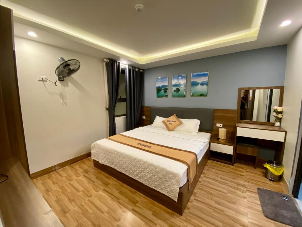 Postel nebo postele na pokoji v ubytování NEW SKY AIRPORT HOTEL NỘI BÀI