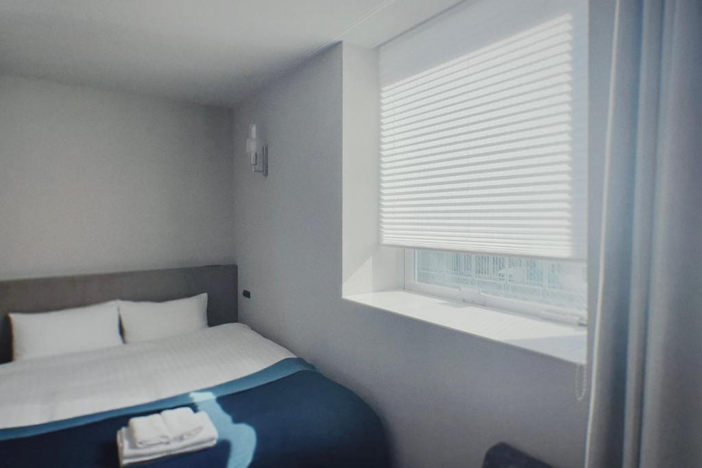 Postel nebo postele na pokoji v ubytování Hotel Rakuragu