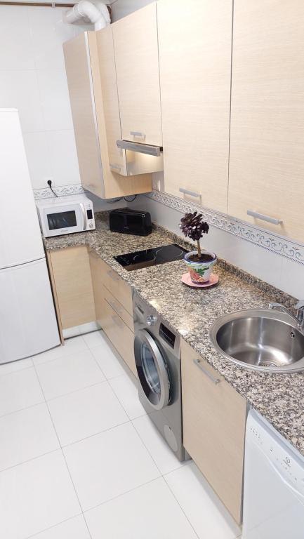 Kuchyňa alebo kuchynka v ubytovaní Apartamento en la playa con parking privado