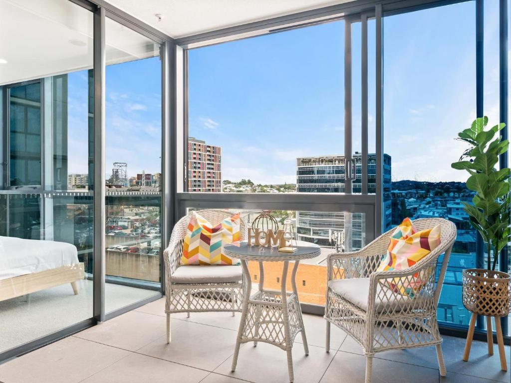 a bedroom with a view of a city skyline at Heart of the Valley Chic High Level 2BR Apartment in Brisbane