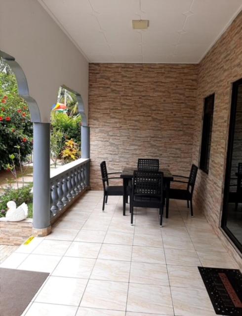Posezení v ubytování La Source Self Catering