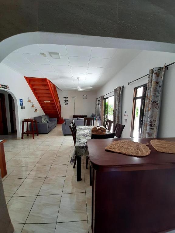 Posezení v ubytování La Source Self Catering