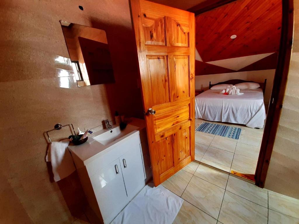 Postel nebo postele na pokoji v ubytování La Source Self Catering
