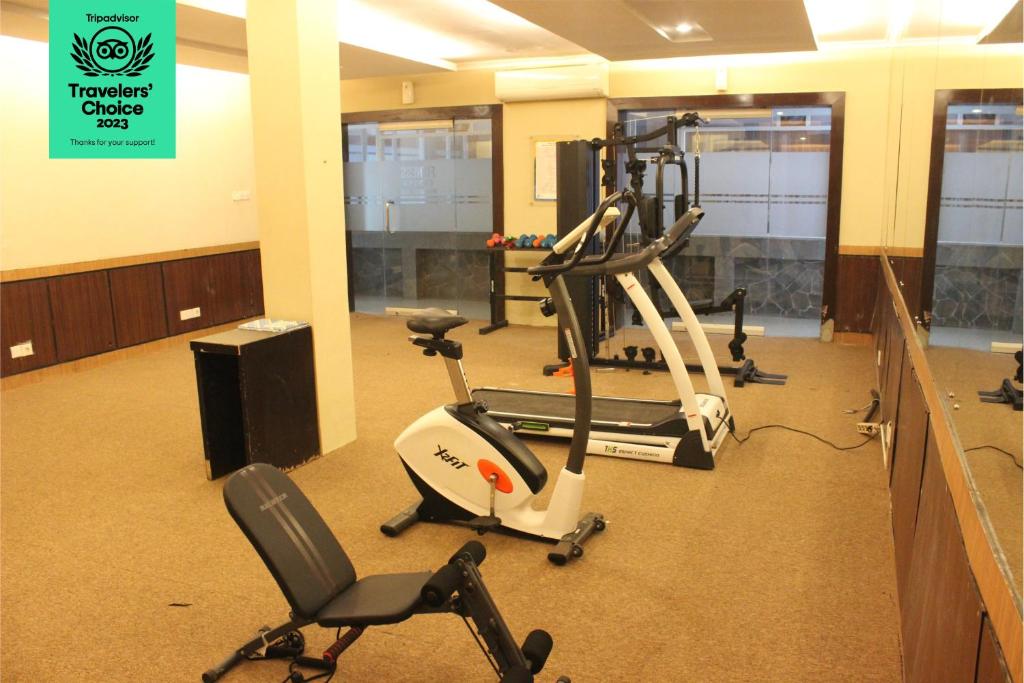 Fitness centrum a/nebo fitness zařízení v ubytování Dafam Hotel Cilacap