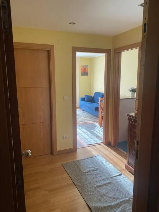 Posteľ alebo postele v izbe v ubytovaní Ático con terraza, piscina y gimnasio