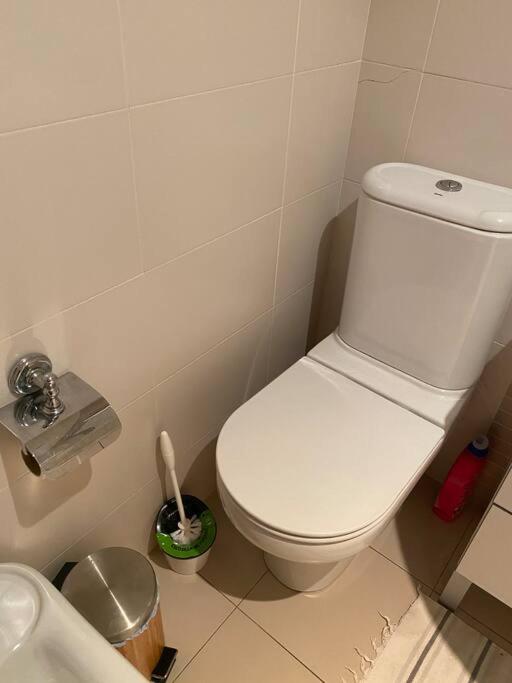 Kúpeľňa v ubytovaní Ático con terraza, piscina y gimnasio