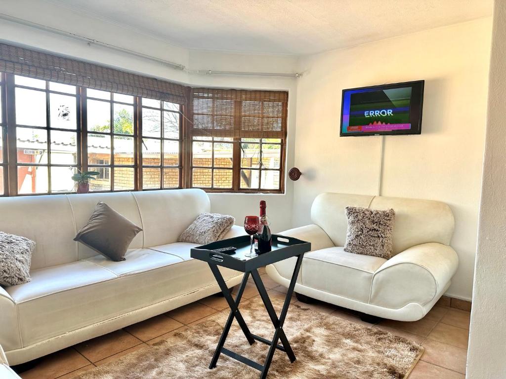Blue Lantern Bed and Breakfast, Kempton Park (updated prices 2024)