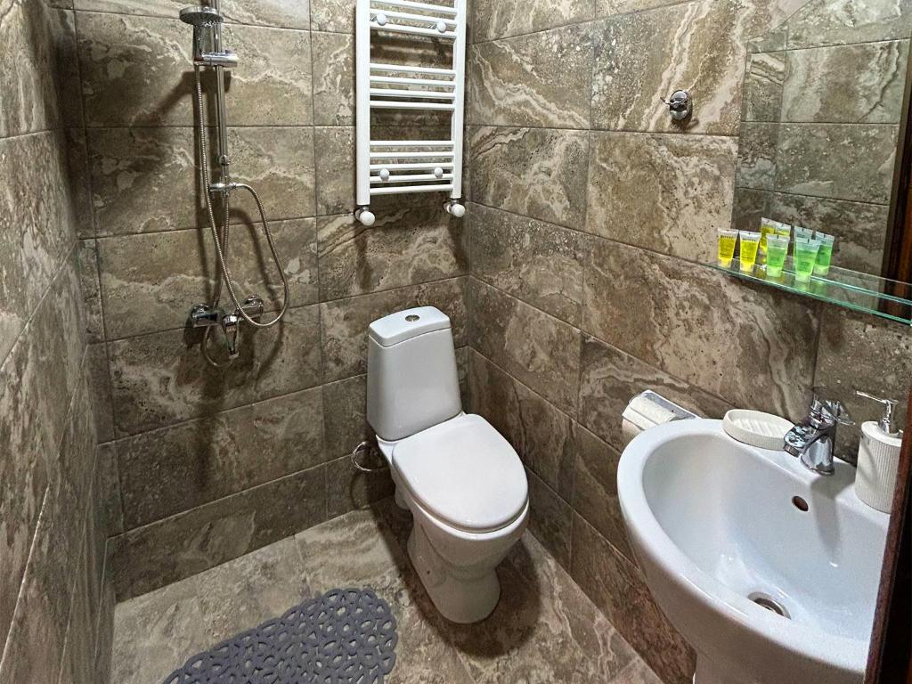 Łazienka w obiekcie Hotel VIM in Sighnaghi