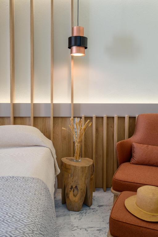Postel nebo postele na pokoji v ubytování Bourtzi Hotel