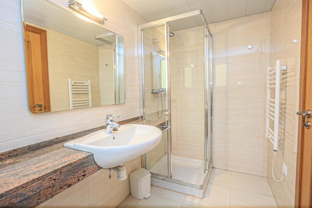 A bathroom at LITORAL COSTA DORADA - ESQUIROL Only families