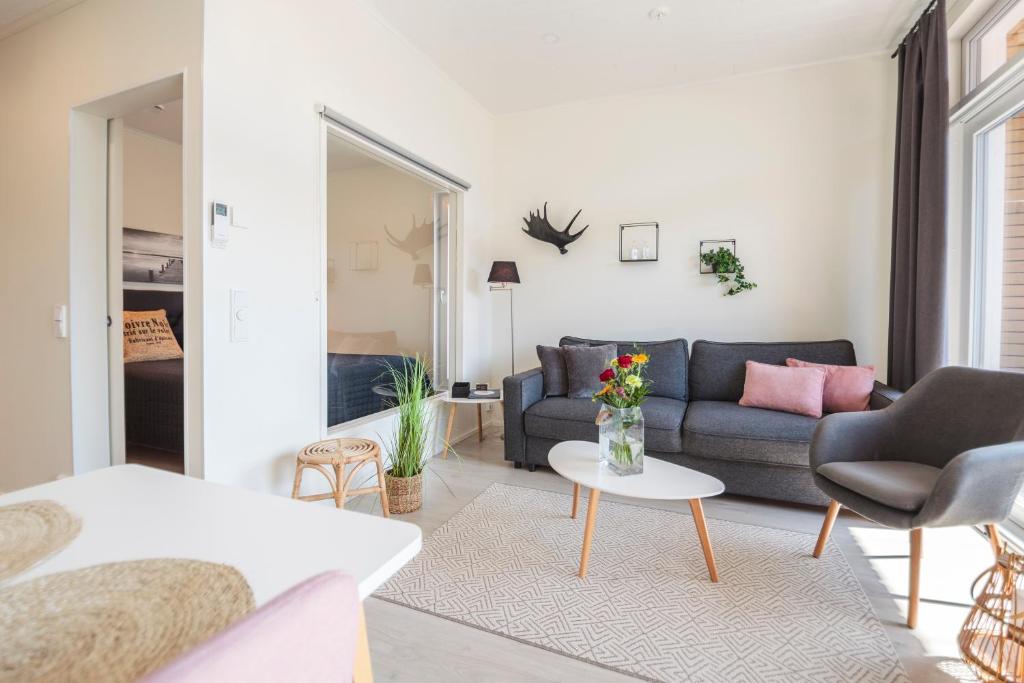 a living room with a couch and a table at Apartment Aurinkoranta D7 saunallinen kaksio Kalajoki in Kalajoki