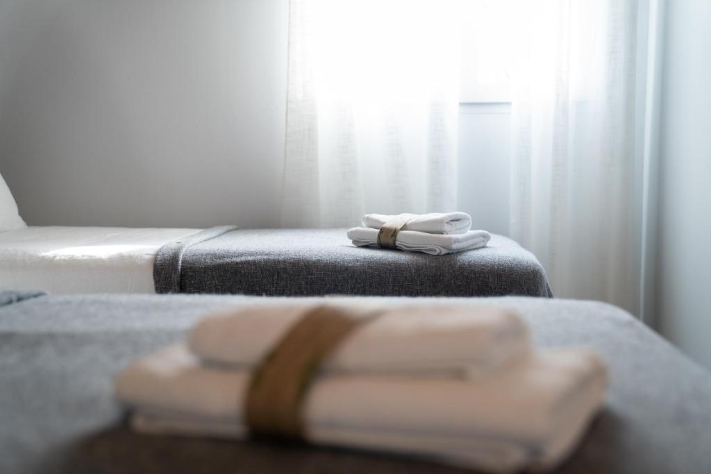 A bed or beds in a room at El BURGO DE OSMA ALOJAMIENTO RURAL VILLA BAGH