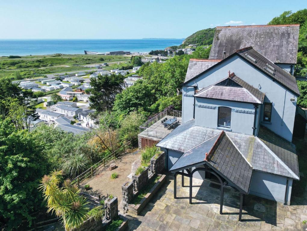 Pendine Manor 9 Bedroom Manor House Pendine, Pendine (updated