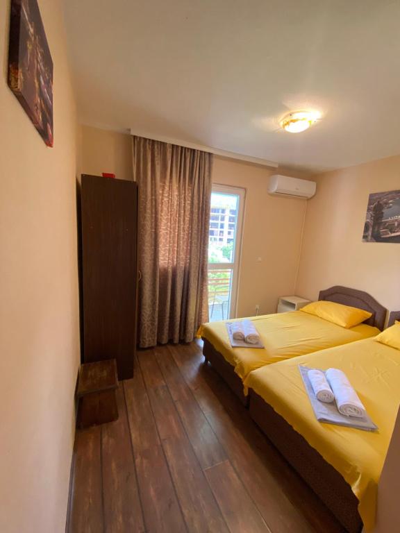 Postel nebo postele na pokoji v ubytování Apartments and Rooms Grande Casa
