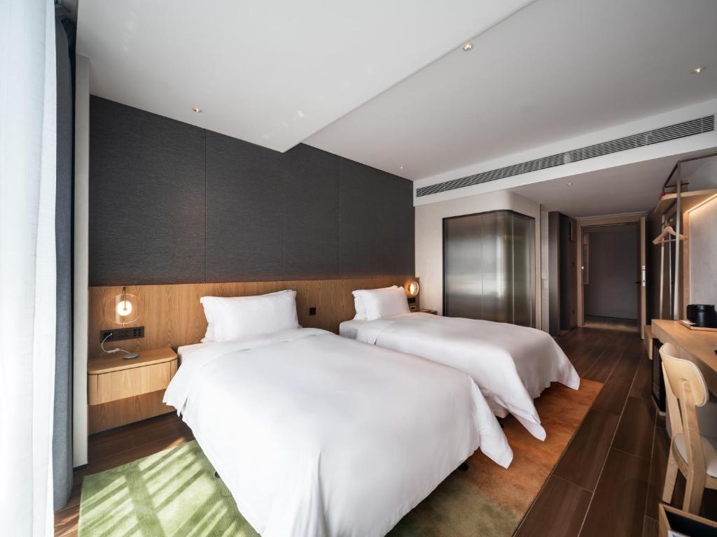 Postel nebo postele na pokoji v ubytování Jingju Hotel Shenzhen
