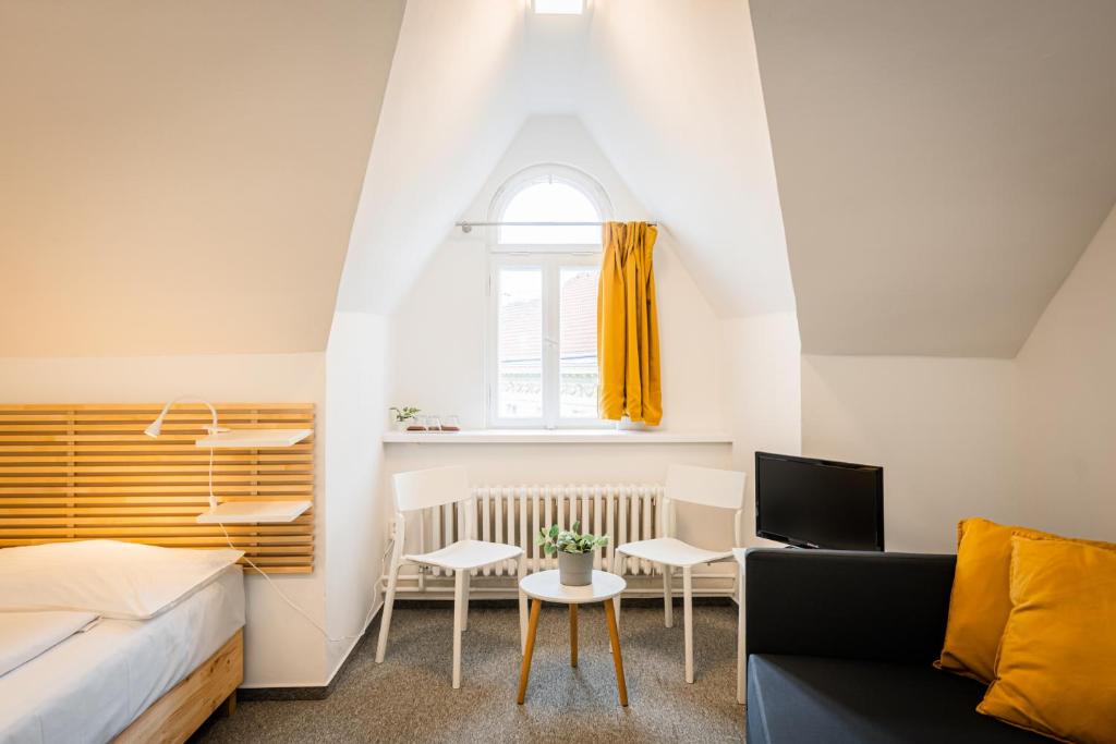 Postel nebo postele na pokoji v ubytování Self-service Hotel Ostaš Praha