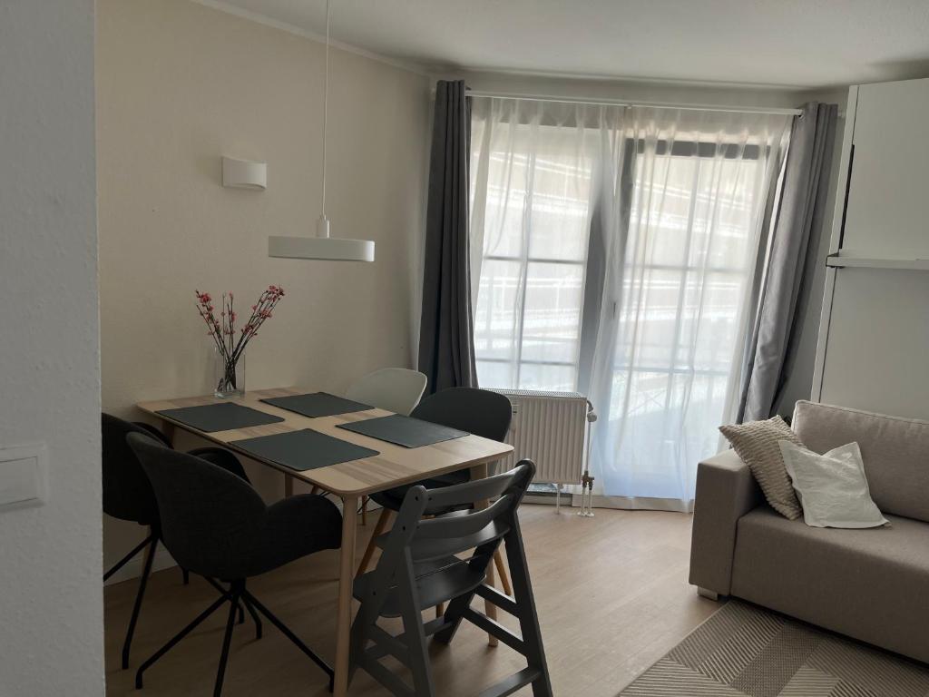 Posezení v ubytování Haus Titania Wohnung Meerblick