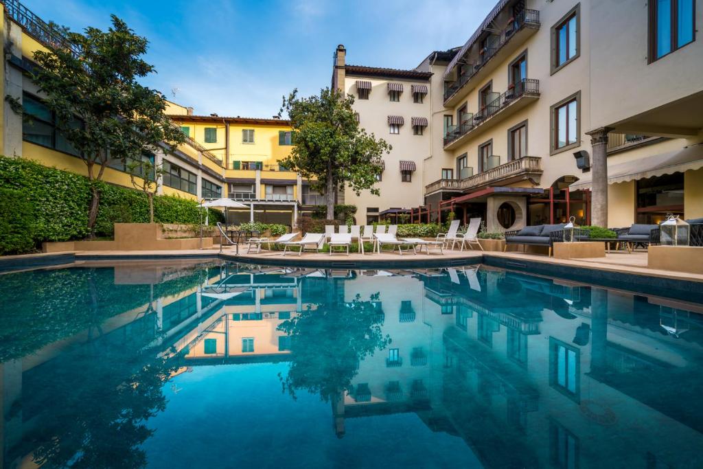 a swimming pool in the middle of a building at Hotel Croce Di Malta in Florence