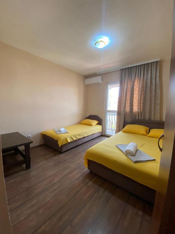 Postel nebo postele na pokoji v ubytování Apartments and Rooms Grande Casa